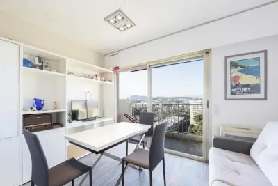 Appartement à ANTIBES, Résidence Studio Avec Vue Panoramique Dans Une Résidence Avec Piscine - L1053827