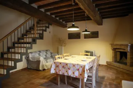 Aia, Séjour paisible dans un village avec cheminée - Photo 2
