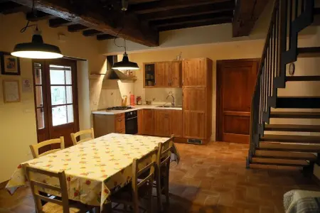 Aia, Séjour paisible dans un village avec cheminée - Photo 3