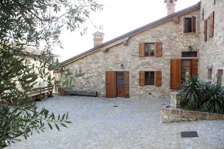 Aia, Séjour paisible dans un village avec cheminée - Photo 8