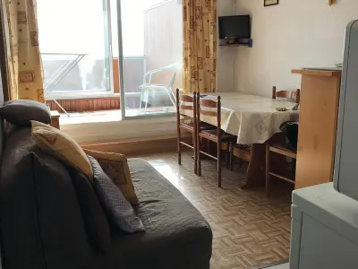 Appartement à Besse et Saint Anastaise Super Besse, Studio avec loggia panoramique à Super Besse, accès pistes à 300m - L1060116