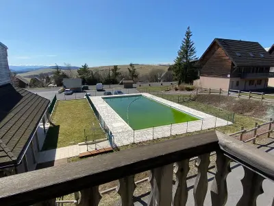 Appartement à Besse et Saint Anastaise Super Besse, Duplex calme avec piscine et balcon près de Super-Besse - L1060124