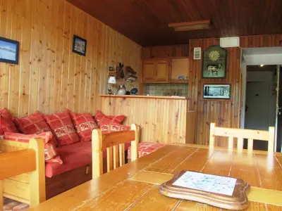 Appartement à Besse et Saint Anastaise Super Besse, Appartement au cœur de Super Besse, accès direct aux pistes et commerces - L1060134