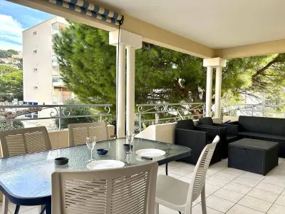 Appartement à Le Lavandou, Appartement climatisé 2 pièces avec terrasse et parking au Lavandou - L1060291