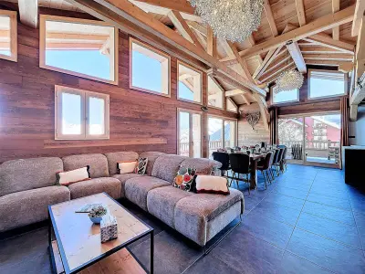 Chalet à Le Corbier, Chalet de luxe près des pistes avec spa, sauna et parking - L1060352