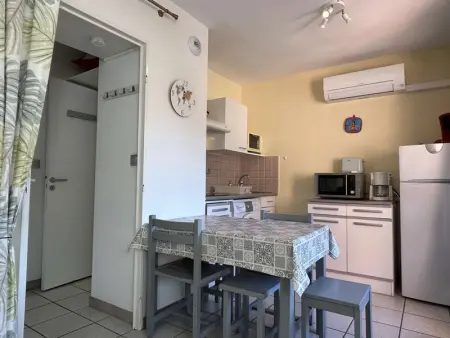 Appartement climatisé 2 pièces, piscine, animaux acceptés, parking, proche mer - Photo 2