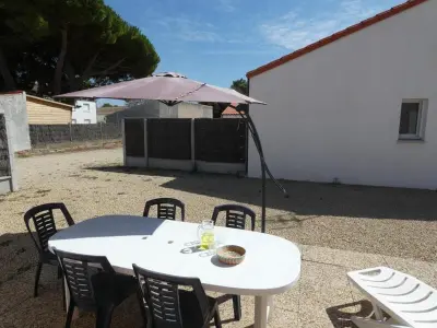 Maison à Notre Dame de Monts, Maison conviviale à 500m de la plage, animaux admis, terrasse et WiFi - L1060695