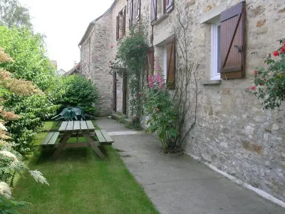 Gite à Arnouville lès Mantes, Maison de charme avec jardin et parking sécurisés à la campagne - L1060801