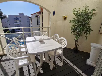 Appartement à Sainte Maxime, Sainte-Maxime: T2 mezzanine, piscine, parking, animaux acceptés - L1060926