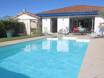 Villa à Urrugne, Maison en campagne avec piscine privée, climatisation et WiFi à 10 min du centre - L1060982