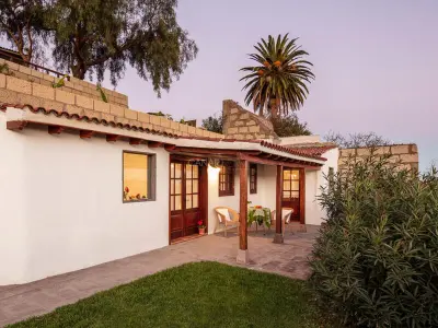 Gite à Arico, Maison avec Piscine et Jardin à Arico - L1061063