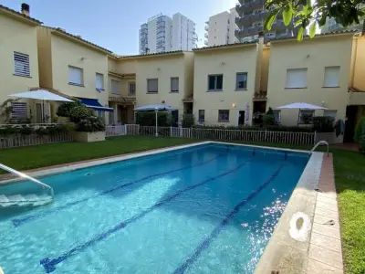 Maison à Platja d'Aro, Maison spacieuse près de la plage à Platja d'Aro avec piscine, WiFi et parking - L1061071