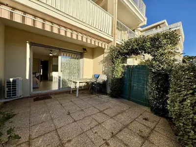 Appartement à Cavalaire sur Mer, Studio climatisé avec terrasse et parking à Cavalaire-sur-Mer - L1061190