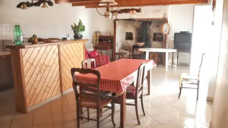 Maison accueillante à Saint-Gènes-Champespe + Vue sur le lac - Photo 12