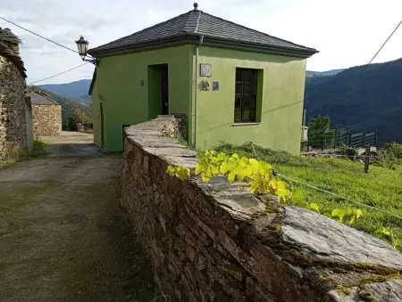 Maison chaleureuse à Grandas de Salime avec vue sur la montagne - Photo 1