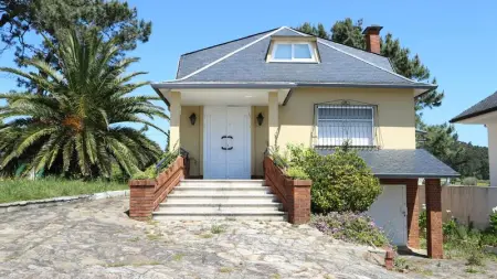 Maison à Boiro, Maison spacieuse avec terrasse proche de Boiro et vue sur la mer - L1061632