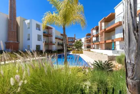 Appartement à Portimão, Appartement contemporain à Portimão avec piscine partagée - L1061634