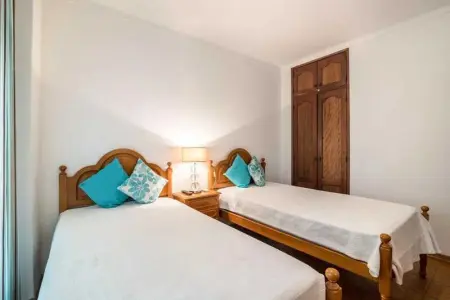 Appartement séduisant au cœur de Quarteira - 50 m² - Terrasse - Photo 10