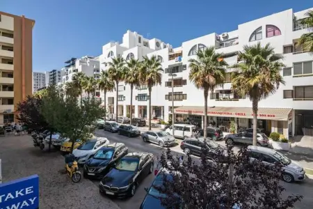 Appartement séduisant au cœur de Quarteira - 50 m² - Terrasse - Photo 18