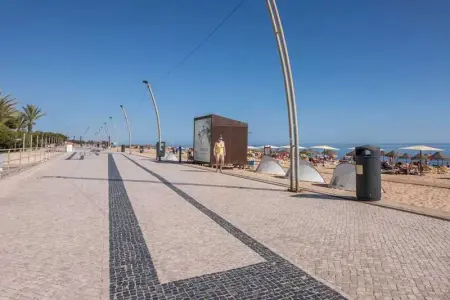 Appartement séduisant au cœur de Quarteira - 50 m² - Terrasse - Photo 25