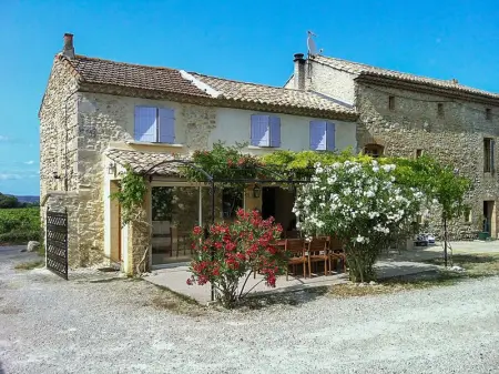 Maison à Saint Victor la Coste, Maison de charme à Saint-Victor-la-Coste avec piscine partagée - L1061701