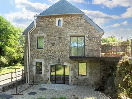 Maison à Castelnau de Mandailles, Maison spacieuse à Castelnau-de-Mandailles avec cheminée 250 m² - L1061714