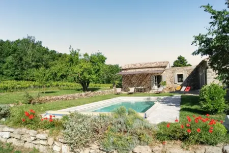 Villa à Oppède, Villa spacieuse à Oppède avec piscine et vue imprenable - L1061832