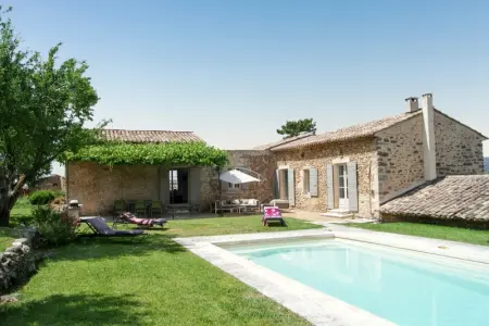 Villa spacieuse à Oppède avec piscine et vue imprenable - Photo 1