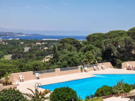 Maison à Cogolin, Maison charmante à Cogolin avec vue sur la mer et piscine - L1061877