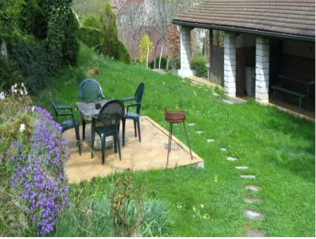 Maison à Saint Laurent la Roche, Maison de charme à Saint-Laurent-la-Roche avec jardin clôturé - L1061880