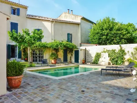 Maison à Mollégès, Maison de charme à Mollégès avec piscine privée - L1061884