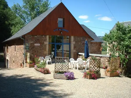 Maison à Saint Côme d'Olt, Grande maison conviviale à Saint-Côme-d'Olt avec jardin et cheminée - L1061901