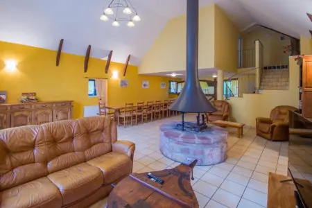 Grande maison conviviale à Saint-Côme-d'Olt avec jardin et cheminée - Photo 1