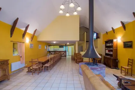 Grande maison conviviale à Saint-Côme-d'Olt avec jardin et cheminée - Photo 3