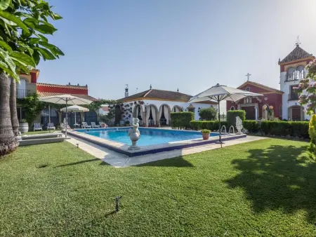 Villa à Los Palacios y Villafranca, Villa spacieuse à Los Palacios et jardin privé 220m² avec piscine - L1061958