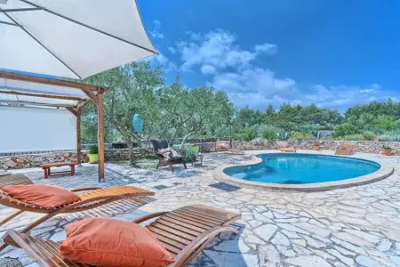 Maison à Stari Grad, Maison spacieuse avec piscine privée à Stari Grad - L1061980