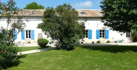 Maison à Saint Vincent la Châtre, Maison de charme à Saint-Vincent-la-Châtre avec piscine partagée - L1062010