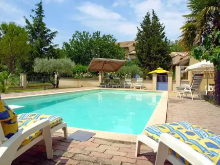 Villa à Althen des Paluds, Villa spacieuse à Althen-des-Paluds avec piscine privée - L1062034