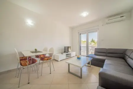 Appartement à Vrsi, Appartement lumineux à Vrsi avec terrasse et jardin, 65 m² - L1062071