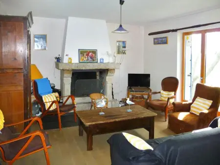 Maison de caractère à Plougrescant avec jardin et parking. - Photo 2