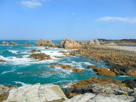 Maison de caractère à Plougrescant avec jardin et parking. - Photo 8