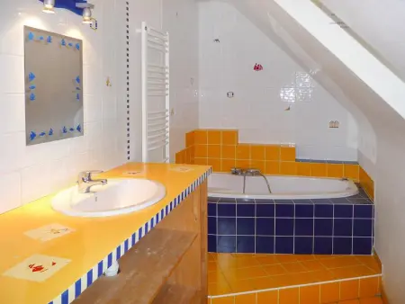 Maison de caractère à Plougrescant avec jardin et parking. - Photo 15