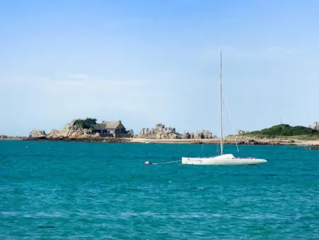 Maison de caractère à Plougrescant avec jardin et parking. - Photo 17