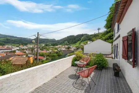 Maison à Furnas, Maison chaleureuse à Furnas avec vue sur la montagne - L1062153