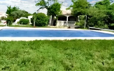 Villa à Aimargues, Villa spacieuse à Aimargues avec piscine privée - L1062157