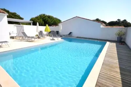 Maison à Le Bois Plage en Ré, Maison charmante à Le Bois-Plage-en-Ré avec piscine partagée - L1062204