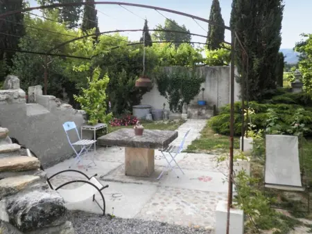 Appartement accueillant avec piscine à Oppède 70 m², vue montagne - Photo 5