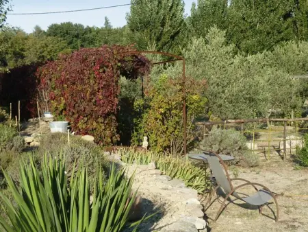 Appartement accueillant avec piscine à Oppède 70 m², vue montagne - Photo 24