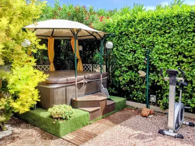 Maison à Mèze, Maison élégante à Mèze avec jacuzzi et jardin clôturé - L1062422