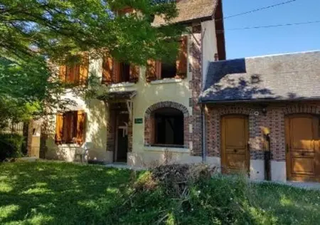 Maison à Cézy, Maison chaleureuse à Cézy avec jardin clôturé - L1062440